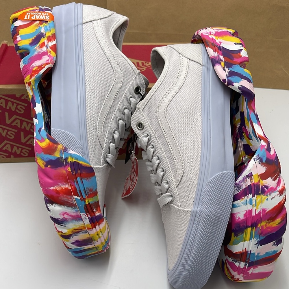 Vans WMNS White Sneakers Colorful Sole Old Skool Tape
Rainbow Swirl Nimbus Cloud - Picture 11 of 17